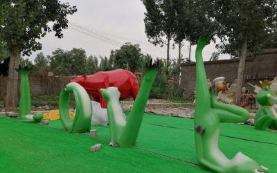 公園玻璃鋼彩繪青蛙卡通LOVE雕塑