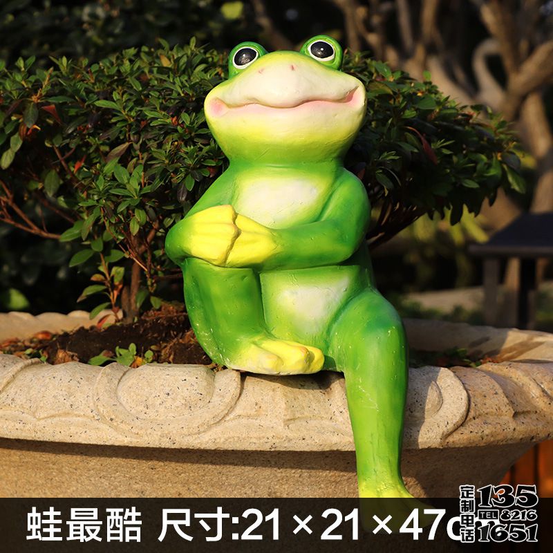 公園卡通彩繪玻璃鋼青蛙雕塑 公園卡通彩繪玻璃鋼青蛙雕塑