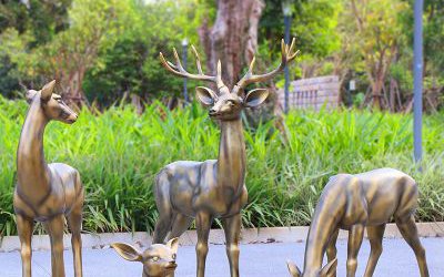 景區(qū)玻璃鋼彩繪創(chuàng)意玻璃鋼仿銅四只梅花鹿雕塑