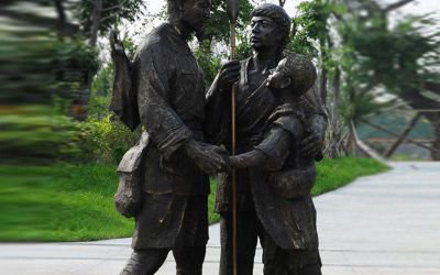 廣場玻璃鋼仿銅創(chuàng)意農(nóng)民和八路軍的雕塑