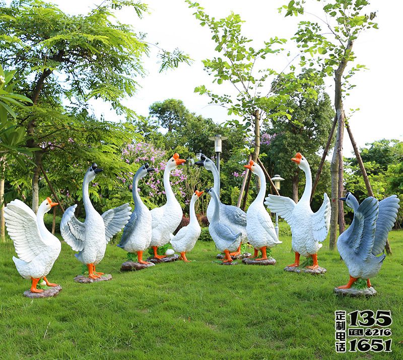 草坪玻璃鋼創(chuàng)意彩繪仿真動物鵝雕塑 草坪玻璃鋼創(chuàng)意彩繪仿真動物鵝雕塑