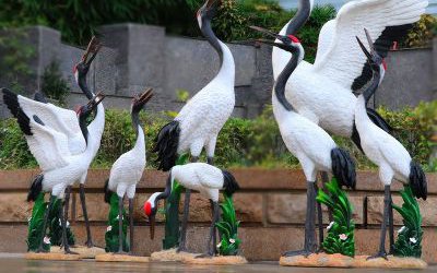 公園玻璃鋼彩繪成群結(jié)隊的仙鶴雕塑