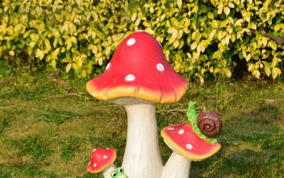 戶外草坪玻璃鋼卡通創(chuàng)意蘑菇雕塑