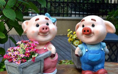 公園戶(hù)外玻璃鋼卡通可愛(ài)豬雕塑