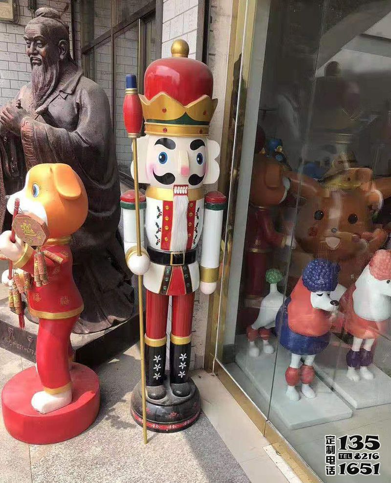 商場擺放玻璃鋼卡通迎賓人物雕塑 商場擺放玻璃鋼卡通迎賓人物雕塑