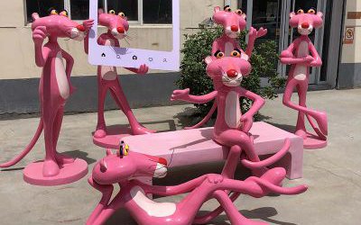景區玻璃鋼仿彩繪卡通粉紅豹雕塑
