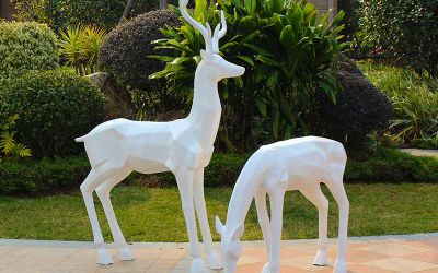 景區玻璃鋼幾何梅花鹿雕塑