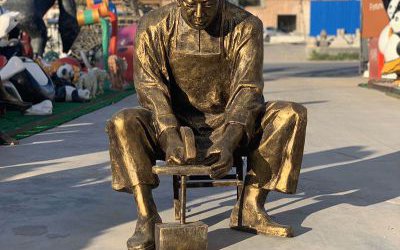 玻璃鋼仿銅民俗修鞋的人物雕塑