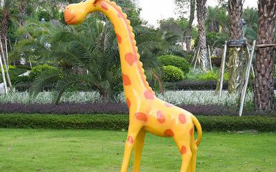 玻璃鋼彩繪卡通戶外園林景觀長(zhǎng)頸鹿雕塑