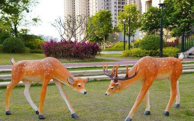 城市小區玻璃鋼仿真梅花鹿雕塑