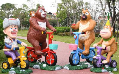 熊出沒騎車玻璃鋼卡通人物雕塑