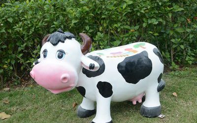 景區(qū)玻璃鋼卡通奶牛雕塑