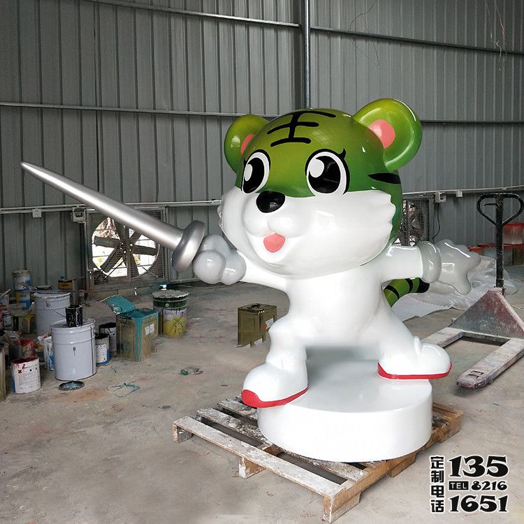 游樂場擺放卡通老虎擊劍彩繪玻璃鋼雕塑 游樂場擺放卡通老虎擊劍彩繪玻璃鋼雕塑