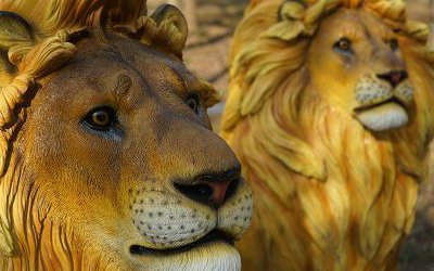 戶外景區(qū)大型仿真動物玻璃鋼獅子雕塑