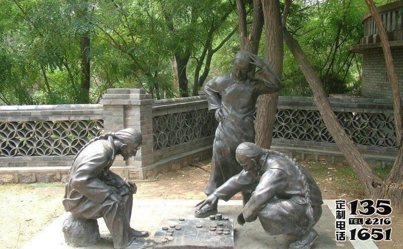 園林景區擺放下象棋的人物玻璃鋼仿銅雕塑 園林景區擺放下象棋的人物玻璃鋼仿銅雕塑