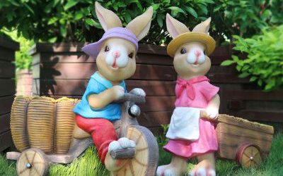 戶外公園卡通玻璃鋼彩繪仿真兔子雕塑