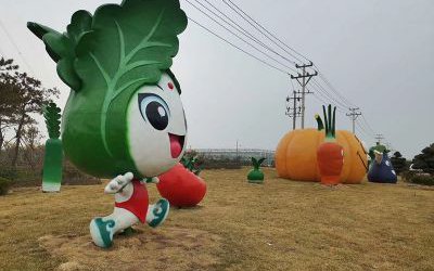 農場大型創(chuàng)意玻璃鋼卡通蔬菜公仔雕塑