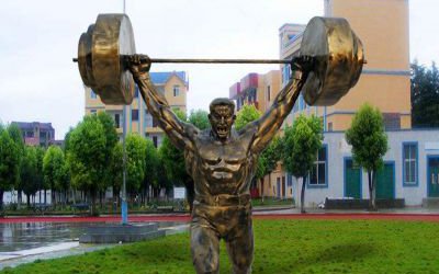 園林景區(qū)運(yùn)動(dòng)主題玻璃鋼仿銅舉重的人物雕塑