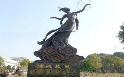 景區(qū)園林神話人物嫦娥奔月玻璃鋼仿銅雕塑