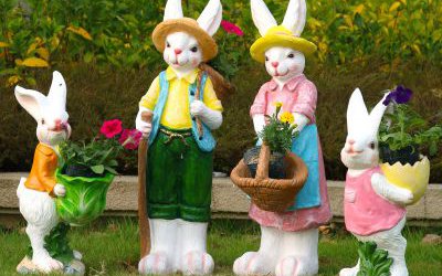 戶外幼兒園仿真動物一家四口玻璃鋼兔子雕塑