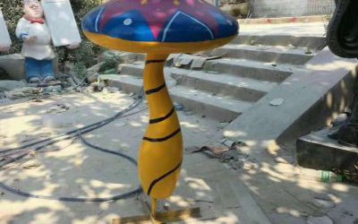 景區(qū)創(chuàng)意玻璃鋼卡通彩繪蘑菇雕塑