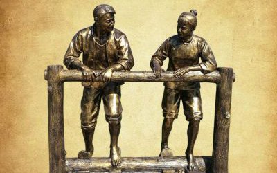 景區(qū)廣場(chǎng)農(nóng)耕文化踩水車人物玻璃鋼仿銅雕塑