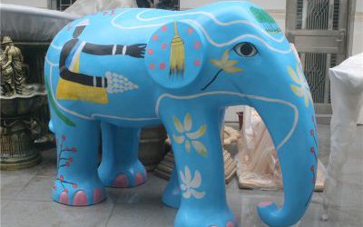 商場(chǎng)大型景觀玻璃鋼彩繪藍(lán)色大象雕塑