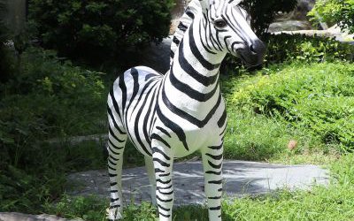 戶外公園玻璃鋼彩繪仿真動(dòng)物景觀斑馬雕塑