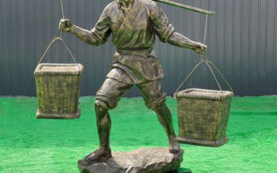 庭院城市街道玻璃鋼仿銅民俗挑擔(dān)子勞動(dòng)人物雕塑