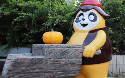 小區觀光景區卡通推車玻璃鋼熊貓雕塑