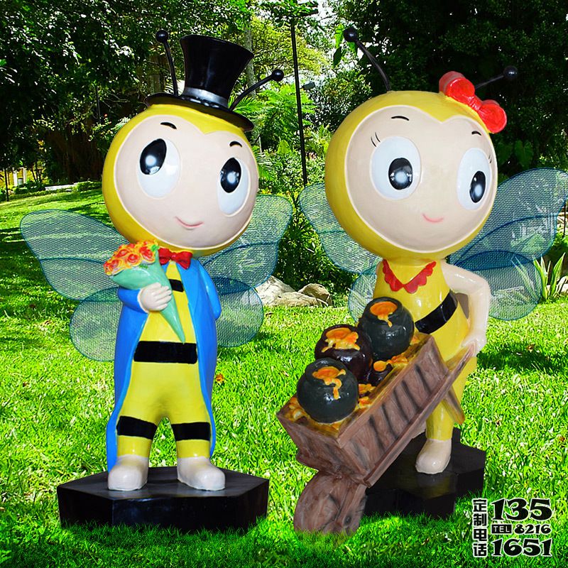 廣場公園彩繪推車拿花玻璃鋼蜜蜂雕塑 廣場公園彩繪推車拿花玻璃鋼蜜蜂雕塑