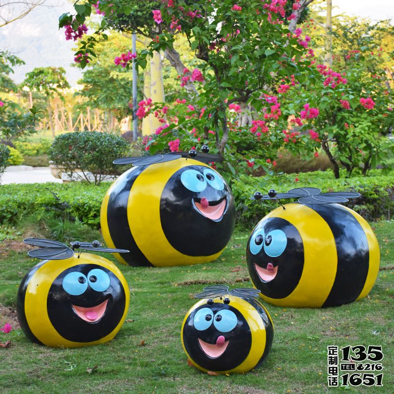 園林觀光景區(qū)四只卡通蜜蜂玻璃鋼雕塑 園林觀光景區(qū)四只卡通蜜蜂玻璃鋼雕塑