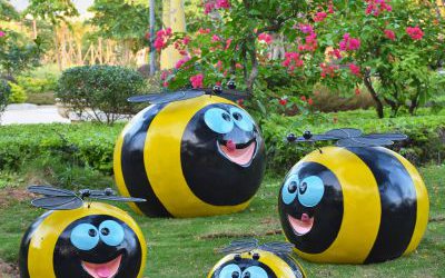 園林觀光景區(qū)四只卡通蜜蜂玻璃鋼雕塑