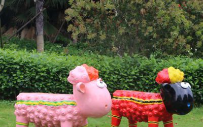 公園商場玻璃鋼卡通肖恩羊雕塑